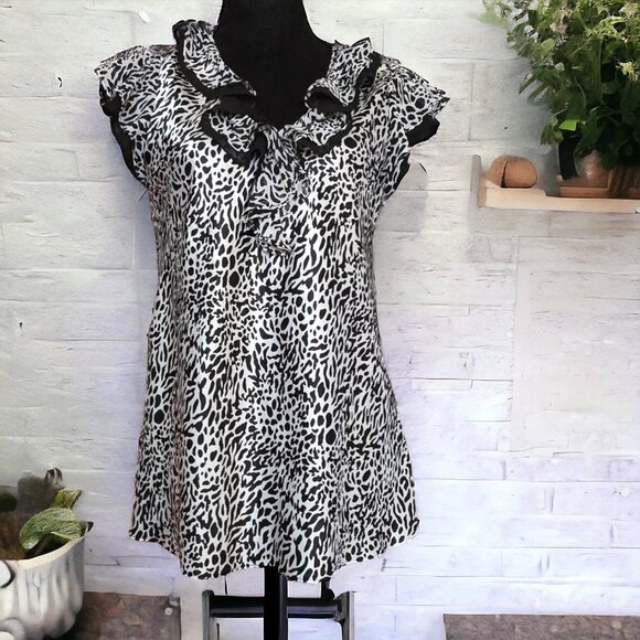 Oscar de la Renta Tops - NWOT OSCAR DE LA RENTA ( S ) Pink Label Animal Print Short Ruffle Sleeves